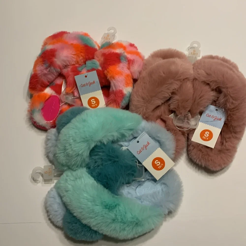 Cat & Jack Girls Brooklyn Crossband Faux Fur Slide Slipper Bundle